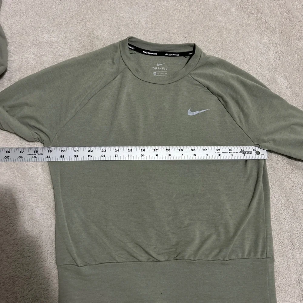 Nike Running Dri-FIT Top Womens XS Olive Green Thumbhole Long Sleeve 0585